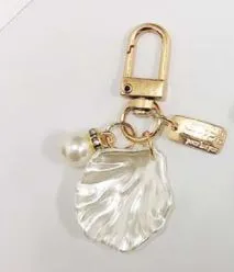 01 Earrings K40 Gold Pearl Oyster Shell Keychain