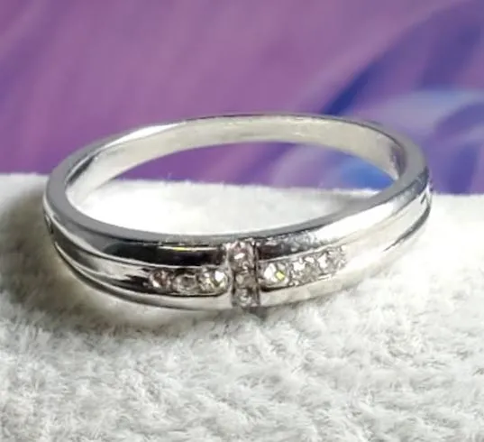 alice Rings R655 Silver Rhinestone Cross Design Ring