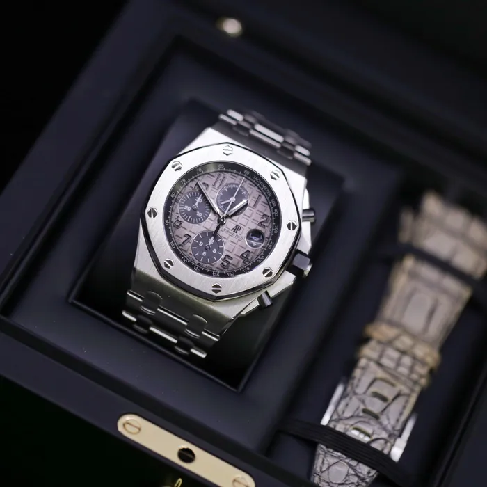 Audemars Piguet Audemars Piguet Royal Oak Offshore Chronograph 42mm Mens Watch Ref 26470PTOO1000PT01 Grey Dial Platinum Bracelet Bracelets