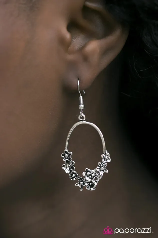 Earrings Paparazzi Jewelry Paparazzi Earring Always On SPRINGTIME Silver