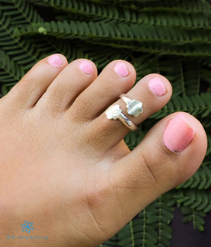 Jaipur Rings The Shining Flower Silver ToeRings Front open