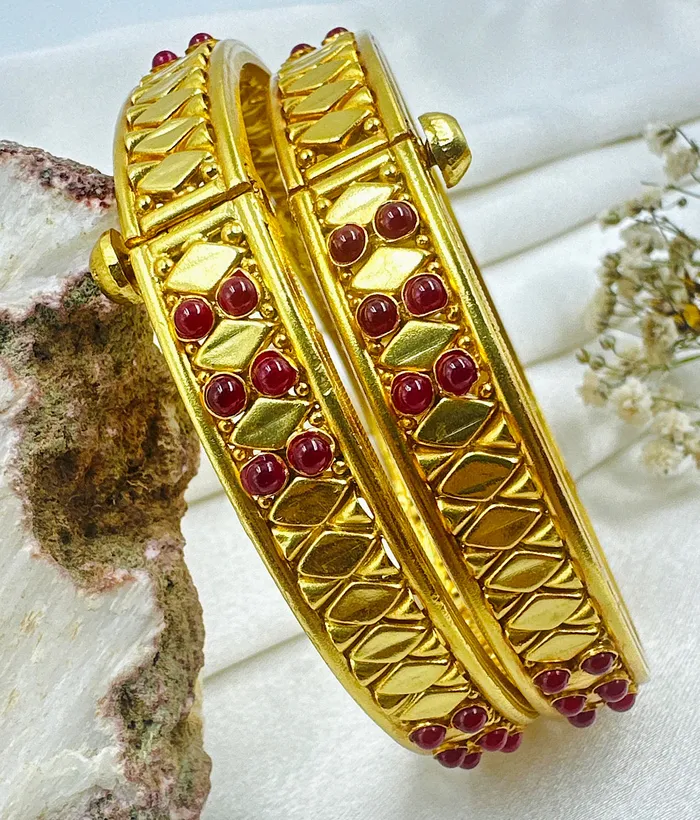 Silversmith Bracelets The Pratiksha Silver Kemp Openable Kada Bracelet RedSize 222428