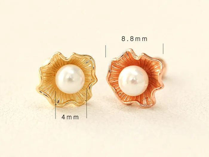 MinimalBijoux 14K gold Clam with Pearls cartilage earring 20g Earrings
