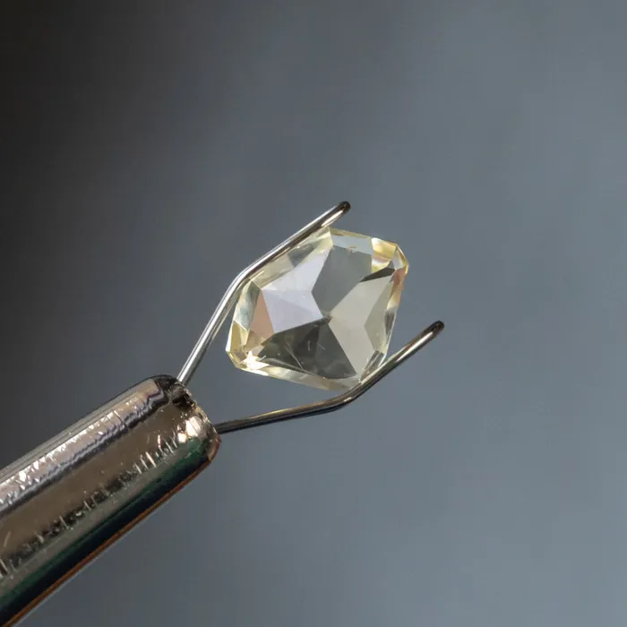 Rings 234CT SHIELD CUT SAPPHIRE PARTI WHITE AND YELLOW 834X665X562MM UNTREATED Nashan