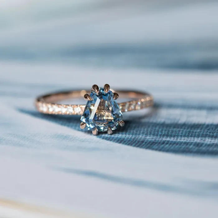 Rings Anueva Jewelry 153ct Geometric Blue Sapphire Solitaire Ring with Diamonds in 14k Rose Gold